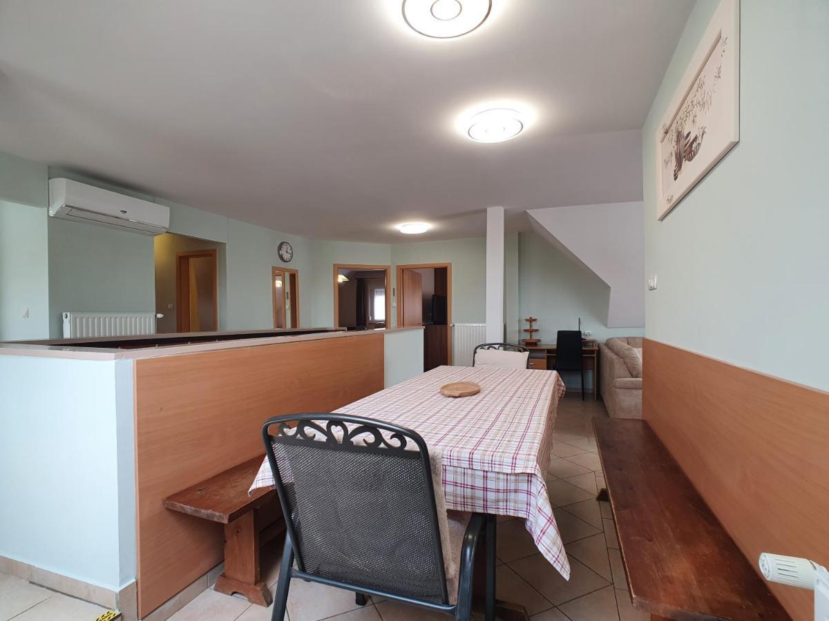 Krisztián Apartmanház Vonyarcvashegy Exterior foto
