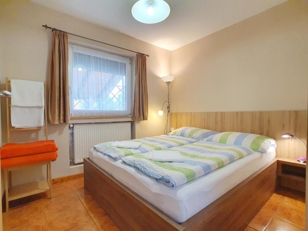 Krisztián Apartmanház Vonyarcvashegy Exterior foto